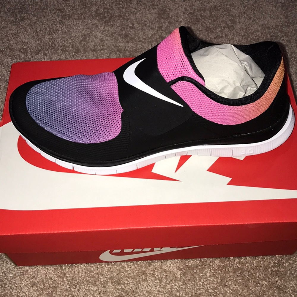 New In Box Nike Free Socfly SD-Black/White/Pink